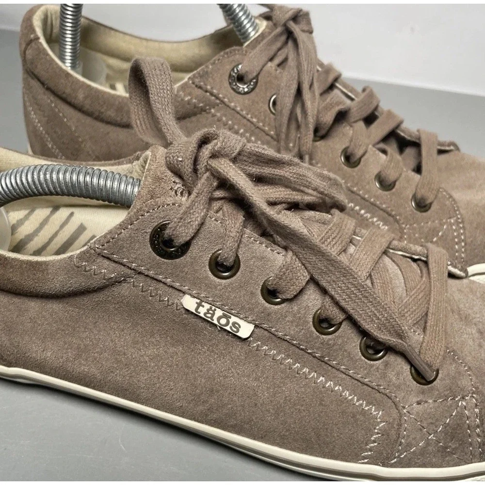 Taos Retro Star Sneakers Womens 9.5 Taupe Suede Low Top Lace Up Comfort Shoes